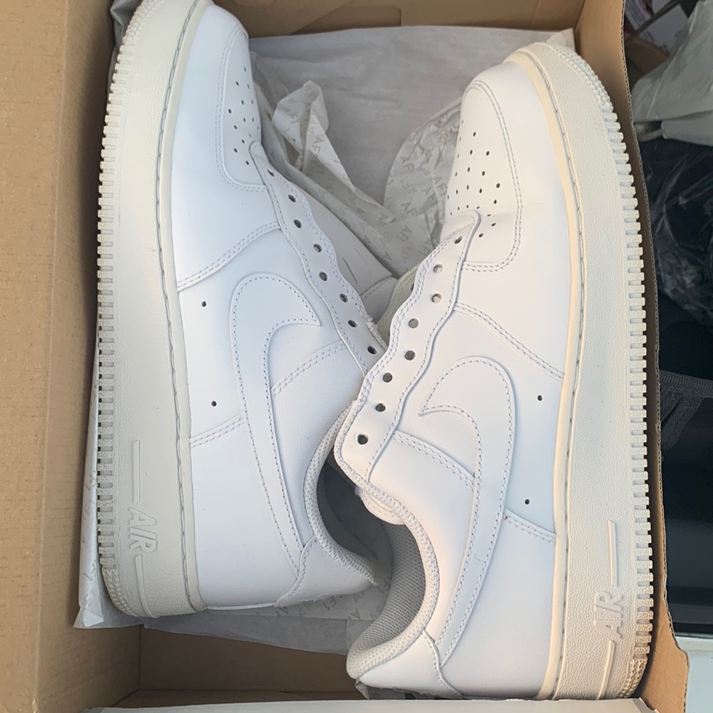 Men white leather AF1 size 9 .. no laces ..